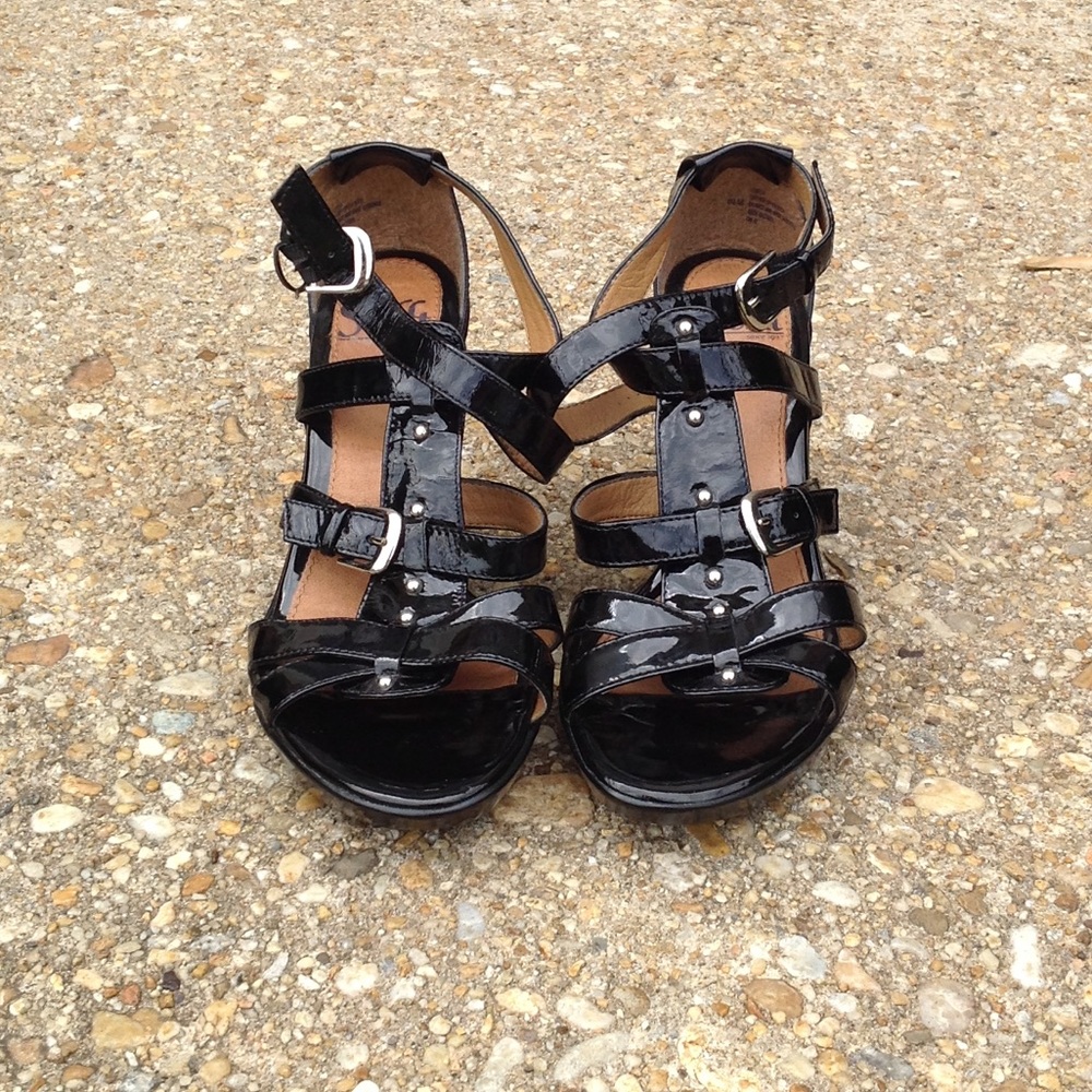 Soft Heels - image 2